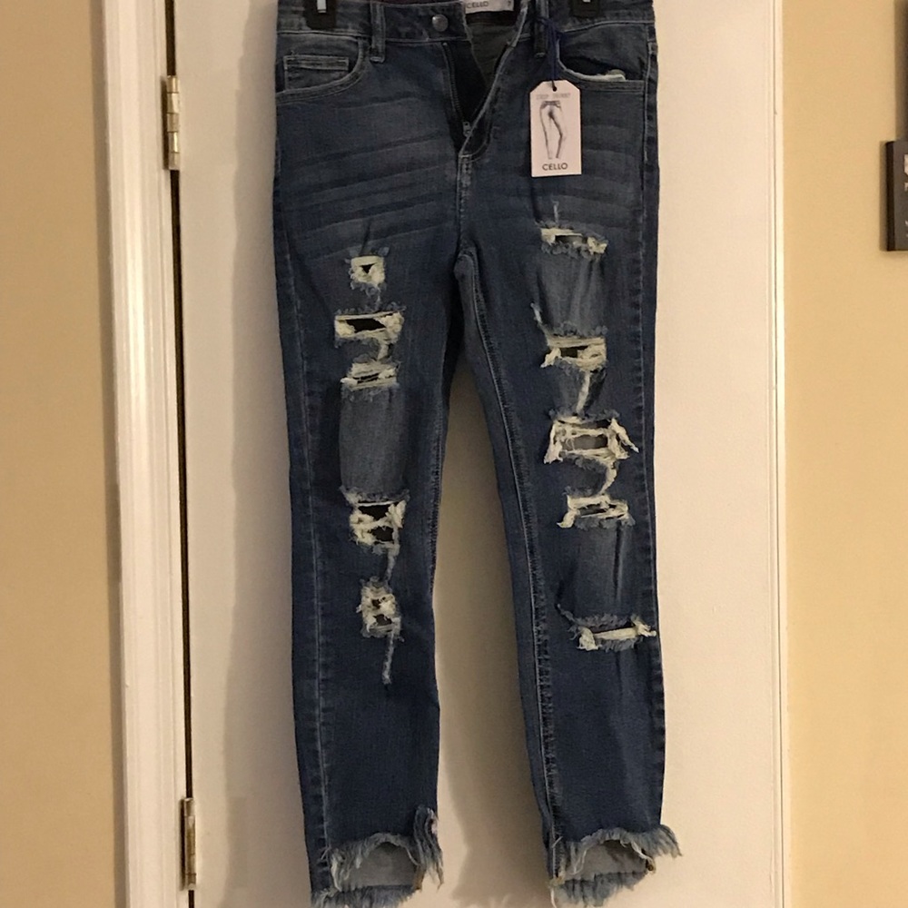 Distressed cello skinny cropped jeans size 7 NWT
